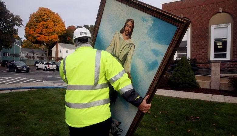 Картина с Иисусом Христом чудесным образом уцелела в огне при сильном пожаре
