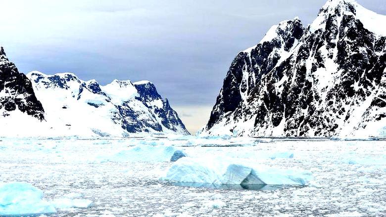Российские летчики спасли в Антарктиде китайского туриста