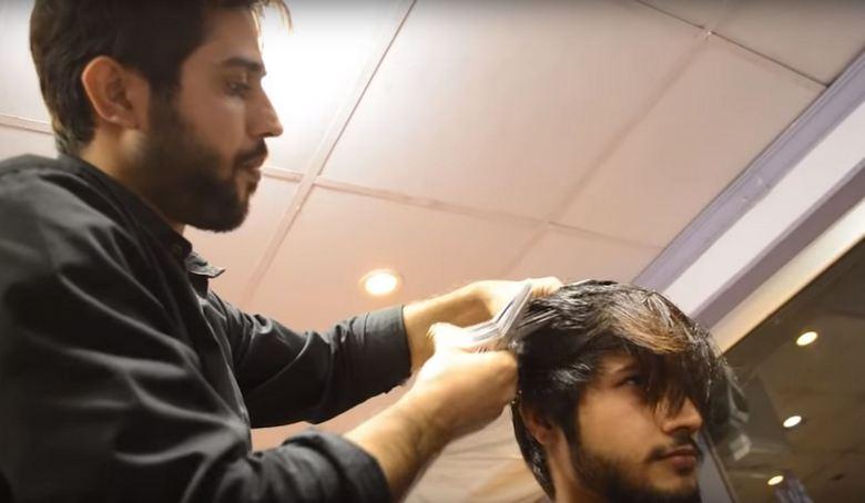 Уникальный парикмахер Пакистана, которого величают «Человек руки-ножницы»