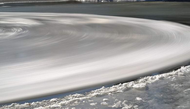 Вращающийся ледяной диск образовался на белорусской реке