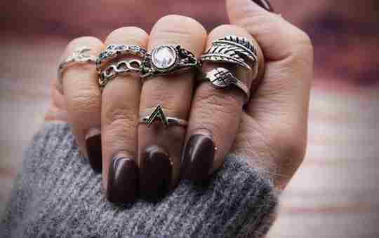 Какую силу несут кольца на разных пальцах Кольцо — сильнейший магический амулет, украшение, которому…