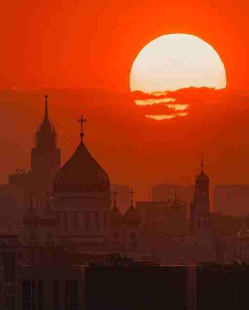 Закат в большом городе Фото zodyakuz