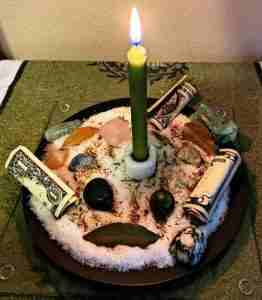 РИТУАЛ ПРИВЛЕЧЕНИЯ ДЕНЕГ ••——————જஓજ જஓજ—————•• Для ритуала подготовьте: Зелёная свеча 7 монет с цифрой…