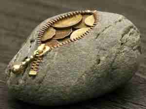 Камень-талисман, который поможет избавиться от долгов. Финансовая стабильность — это эквивалент счастья, но не…