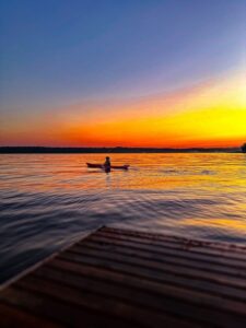 Икшинское водохранилище Икшинское водохранилище — это один из искусственных водоемов канала имени Москвы (в…