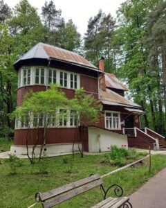 Дом-музей Бориса Пастернака в Переделкино Проживая в Переделкино, Пастернак писал циклы стихов, переводил драмы…