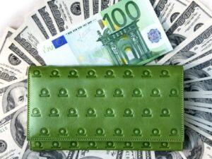 Какого цвета должен быть кошелек для привлечения денег. Кошелек — это генератор денежной энергии….