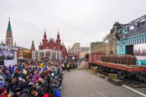 С 7 по 9 ноября на Красной площади будет работать музей «Город живых историй»,…