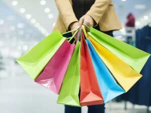 Как делать удачные покупки с учетом звезд?. Астрологи считают, что покупая одежду, мы вносим…