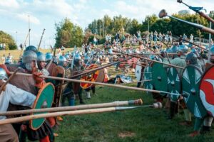 Фестиваль «Времена и Эпохи» в парке «Радуга» Гостей площадки ждут маневры и битвы дружин,…